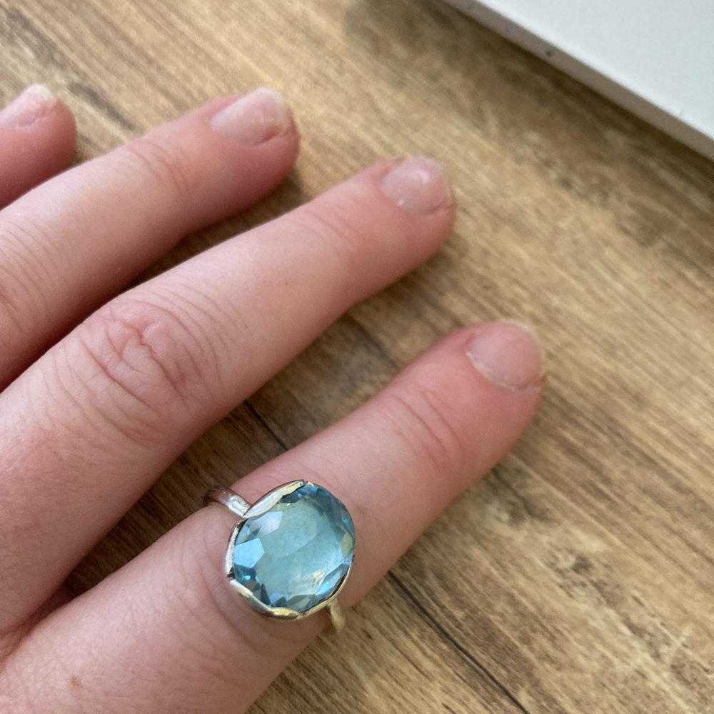 Blue ring in silver.